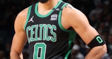 南宫-萨拉赫迎来三赛季高光表现，雄鹿球迷沸腾！的简单介绍