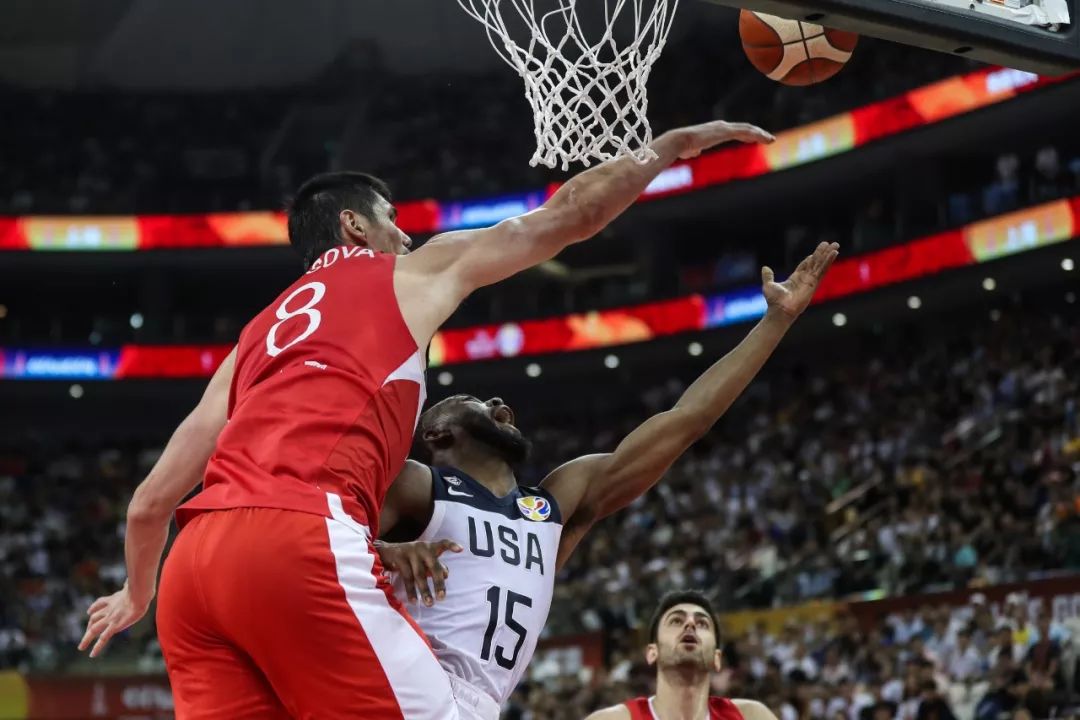 篮球比赛中的三秒违例是怎么回事 篮球比赛中的三秒违例是怎么回事