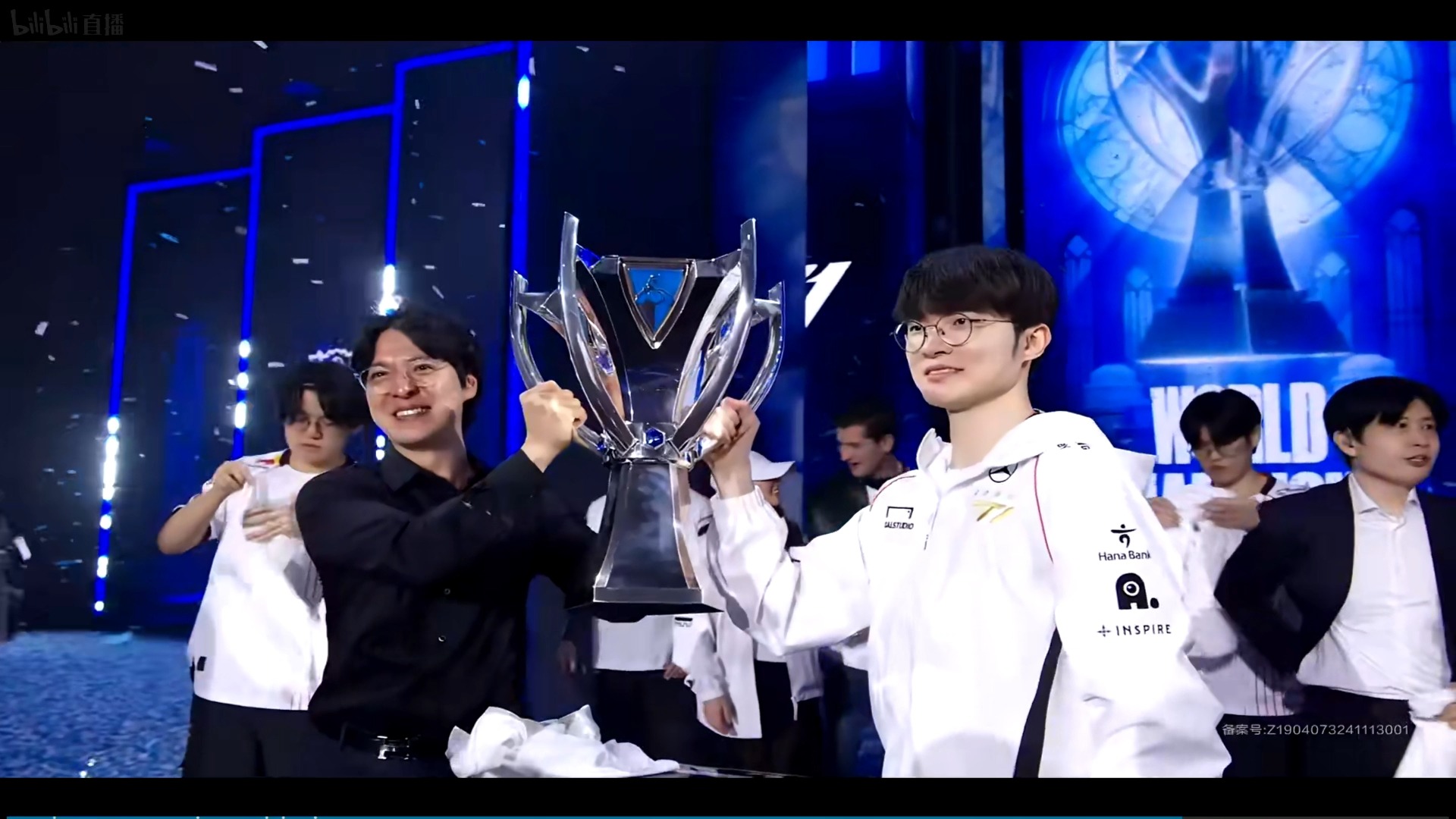 Faker重要时刻反败为胜,SKT带队取胜!全场沸腾不已 Faker重要时刻反败为胜,SKT带队取胜!全场沸腾不已