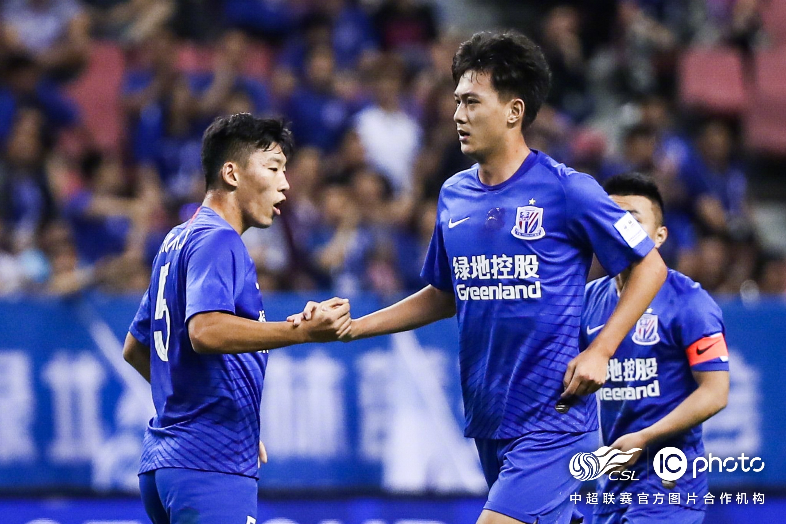 包含上海申花训练开放日，今晚迎来里程碑引欢呼，德国杯在即，资深球员宣示担当的词条