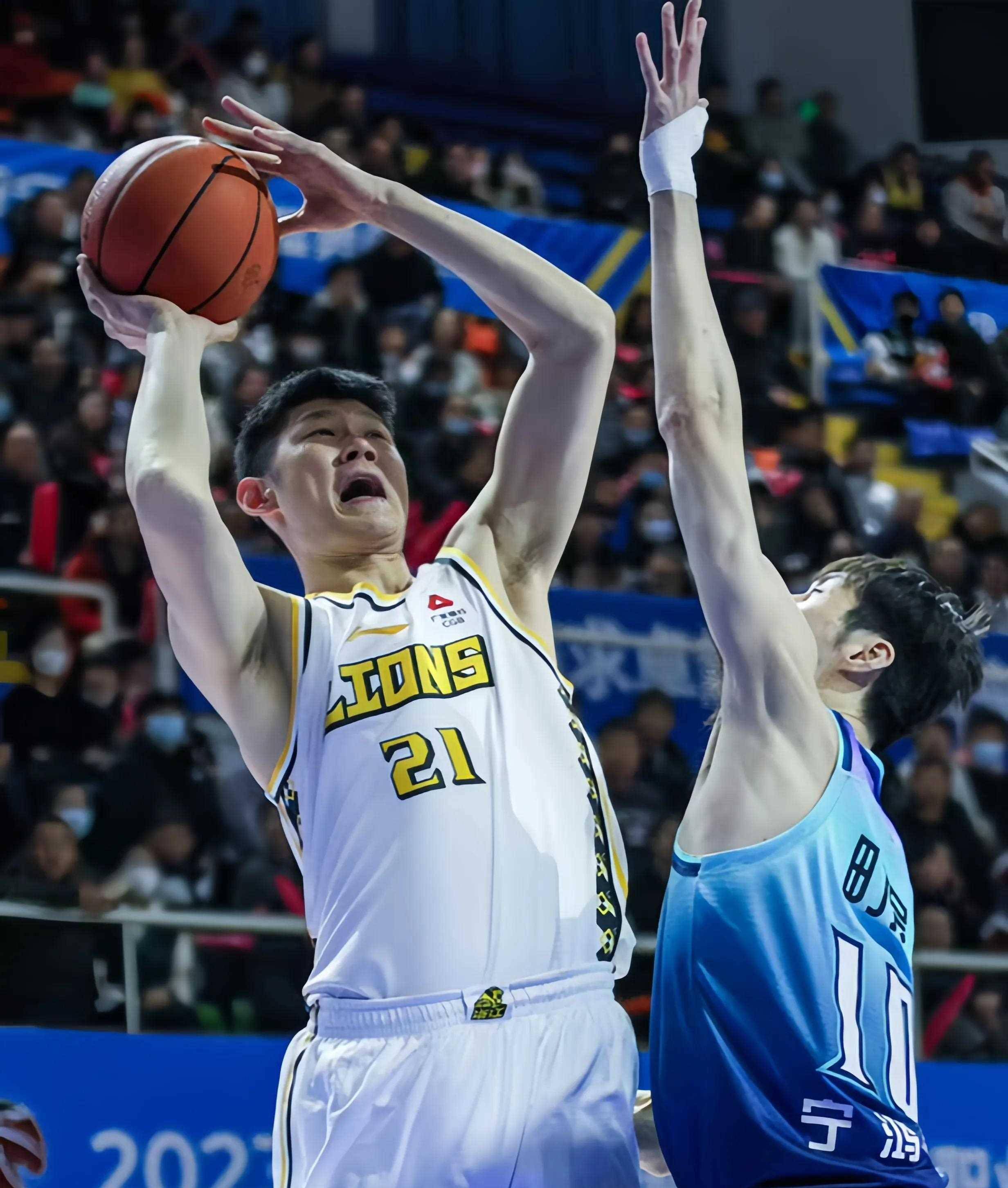 今夜波尔图调整名单以备CBA常规赛，临场应变环节打磨，引发热议，轮换策略成焦点的简单介绍