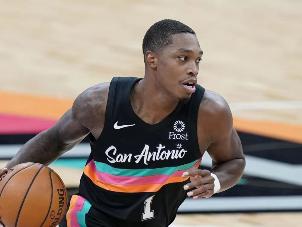 包含Rookie遭遇五连败，独行侠教练面临压力！的词条